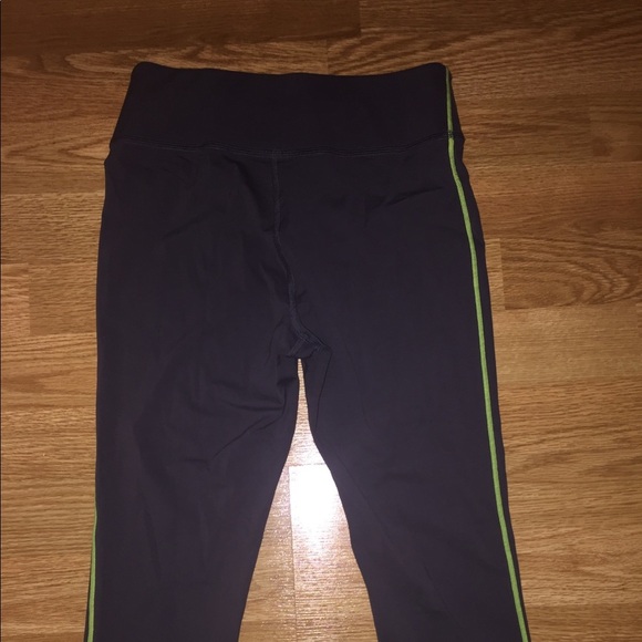 Under Armor cropped athletic pants green and gray size small - Picture 3 of 5